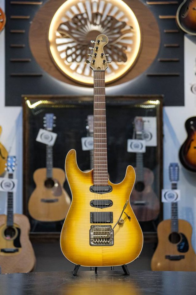 1982 Paul Guy Superstrat sunb...