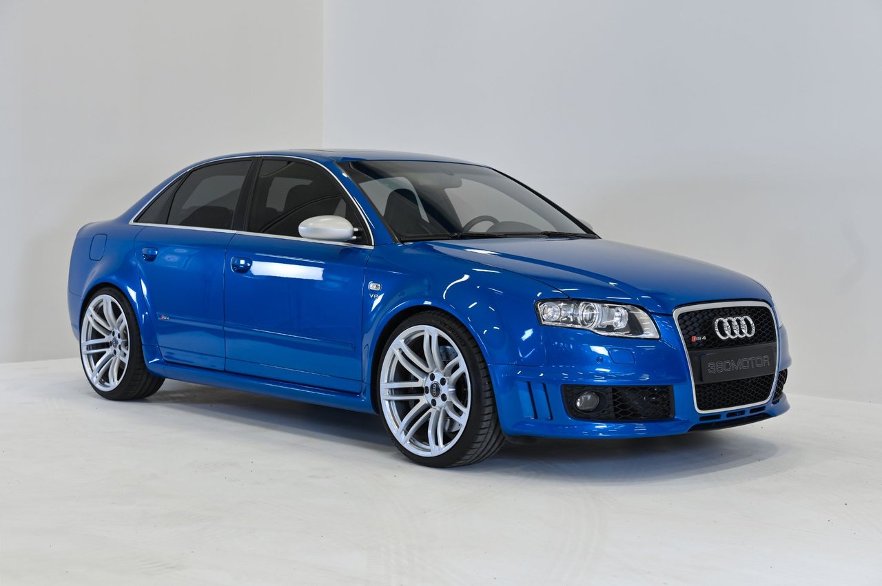 Audi RS4 Sedan 4.2 V8 Quattro...