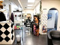 Frisör & skönhetssalong + solarium – Centrum läge (Obj. 281)