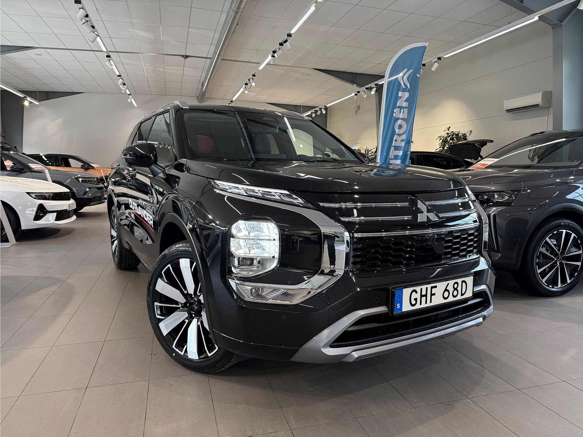 Mitsubishi Outlander PHEV CVT, 306hp, 2025