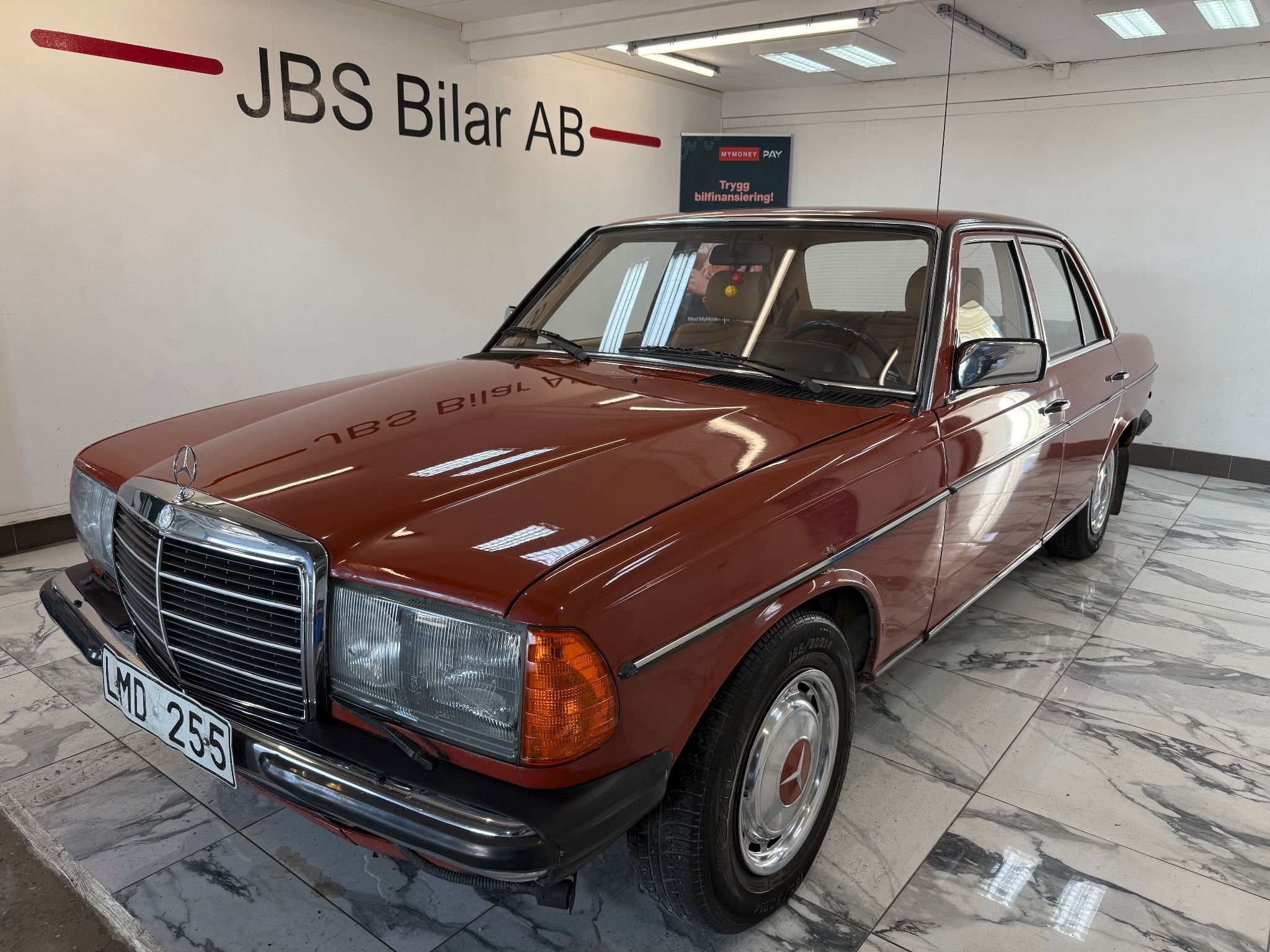 Mercedes-Benz 200 Manuell, 4-trinn, 109hk, 1983