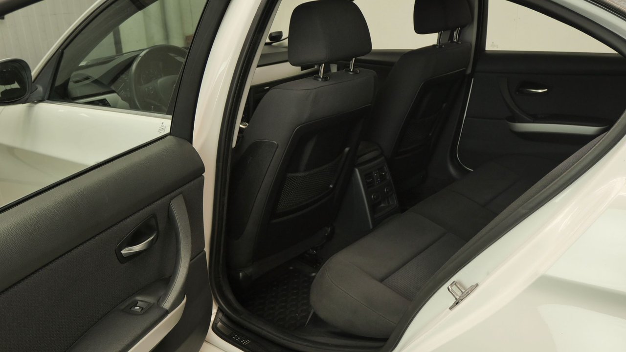 BMW 325i Sedan Manuell, 6-trinn, 218ps, 2010