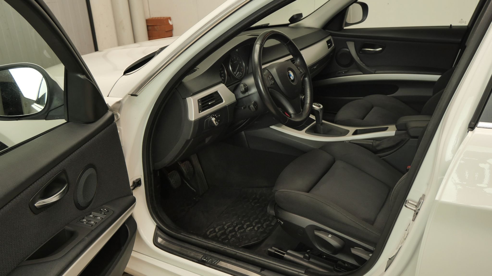 BMW 325i Sedan Manuell, 6-trinn, 218ps, 2010