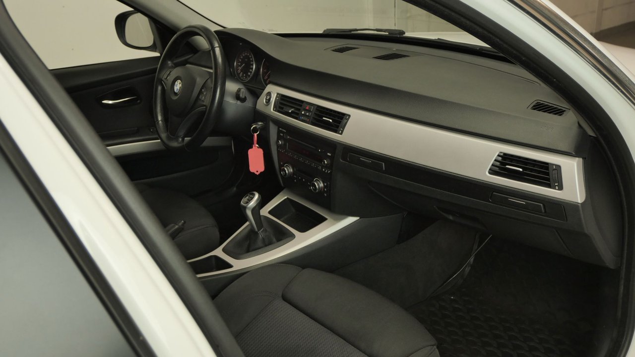 BMW 325i Sedan Manuell, 6-trinn, 218ps, 2010