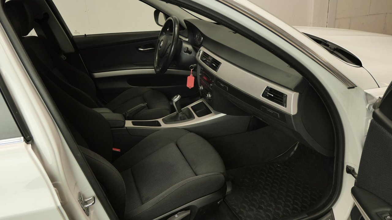 BMW 325i Sedan Manuell, 6-trinn, 218ps, 2010