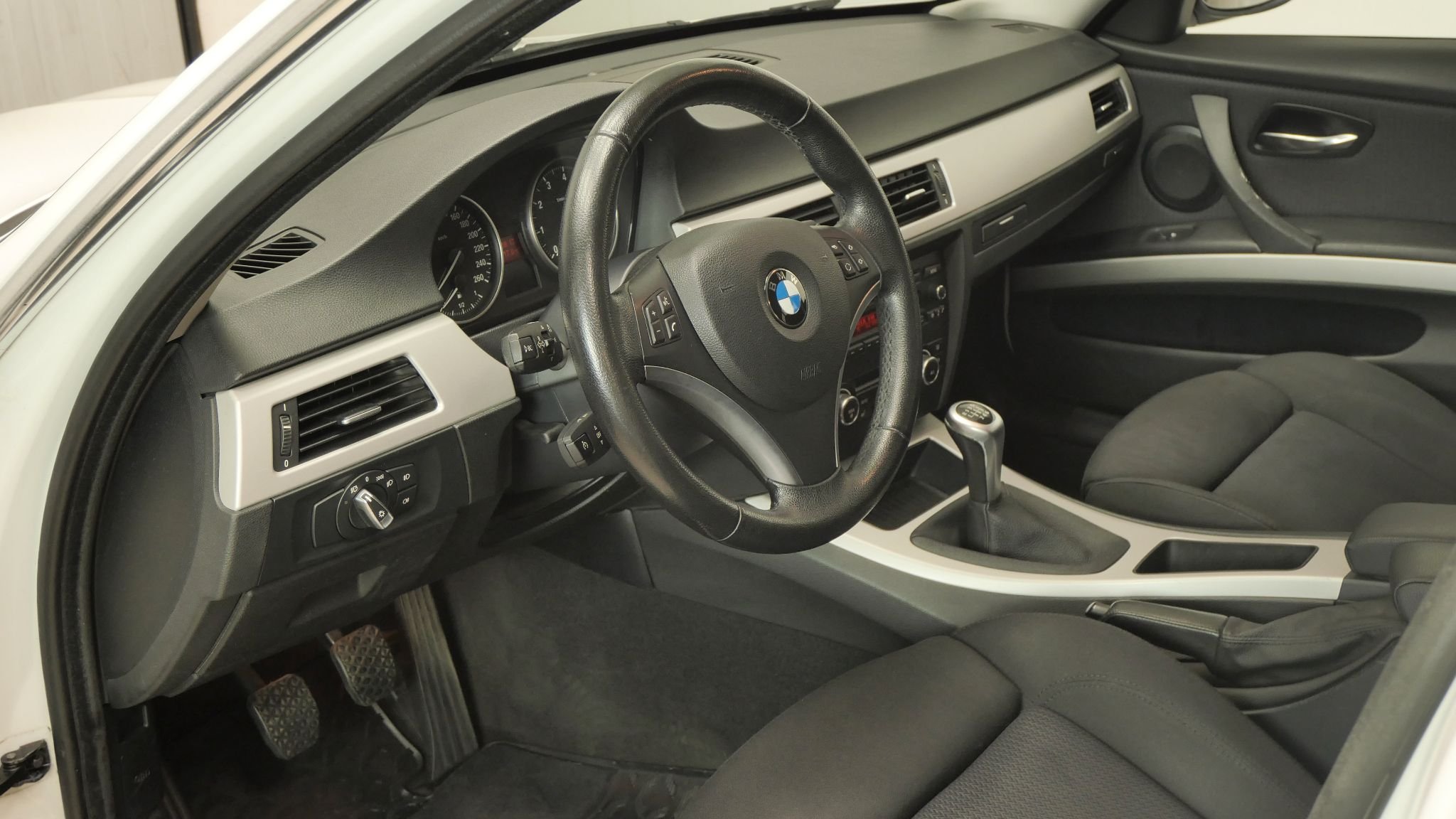 BMW 325i Sedan Manuell, 6-trinn, 218ps, 2010