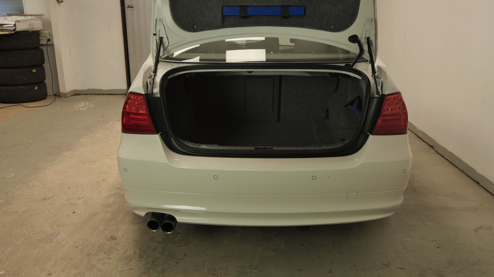 BMW 325i Sedan Manuell, 6-trinn, 218ps, 2010