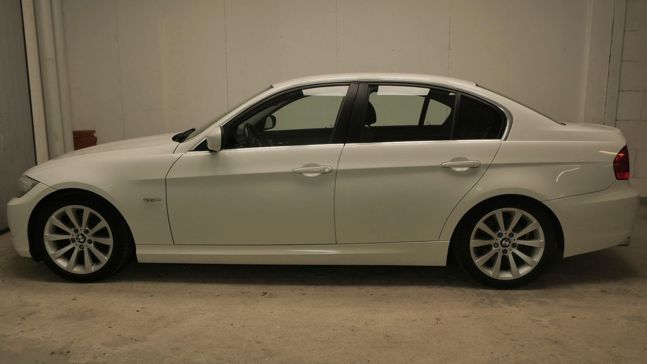 BMW 325i Sedan Manuell, 6-trinn, 218ps, 2010