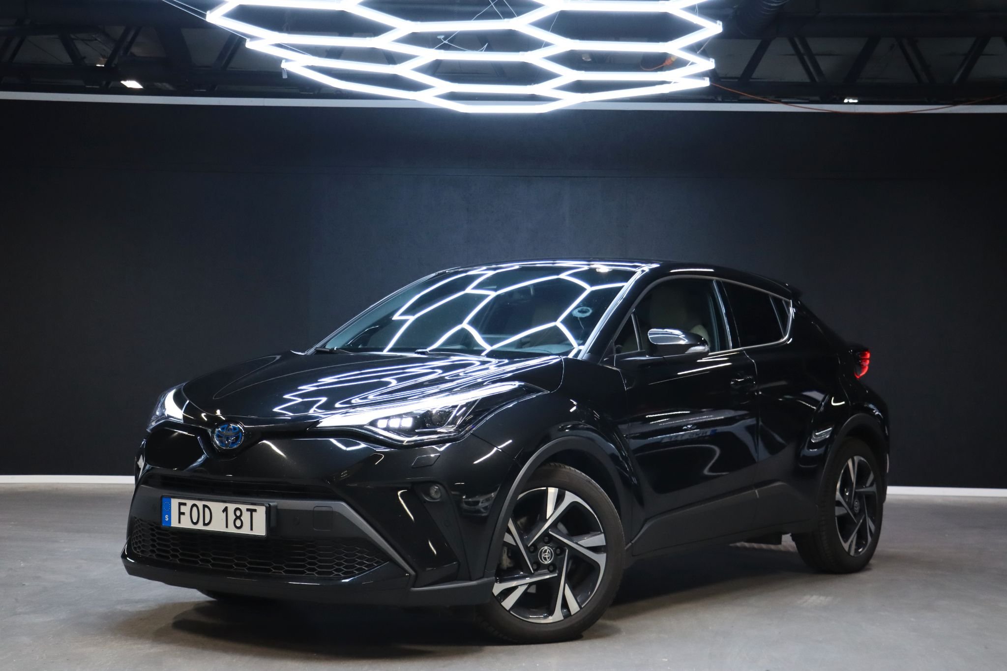 Toyota C-HR Hybrid CVT, 184hp, 2023