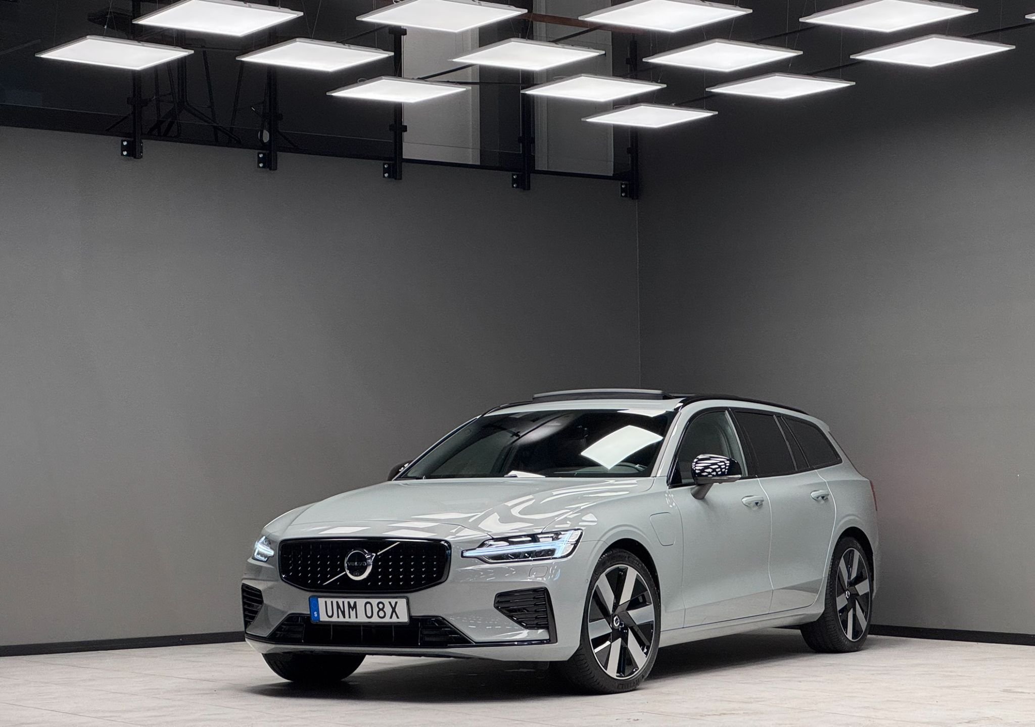 Volvo V60 Recharge T8 AWD Geartronic, 456hp, 2024