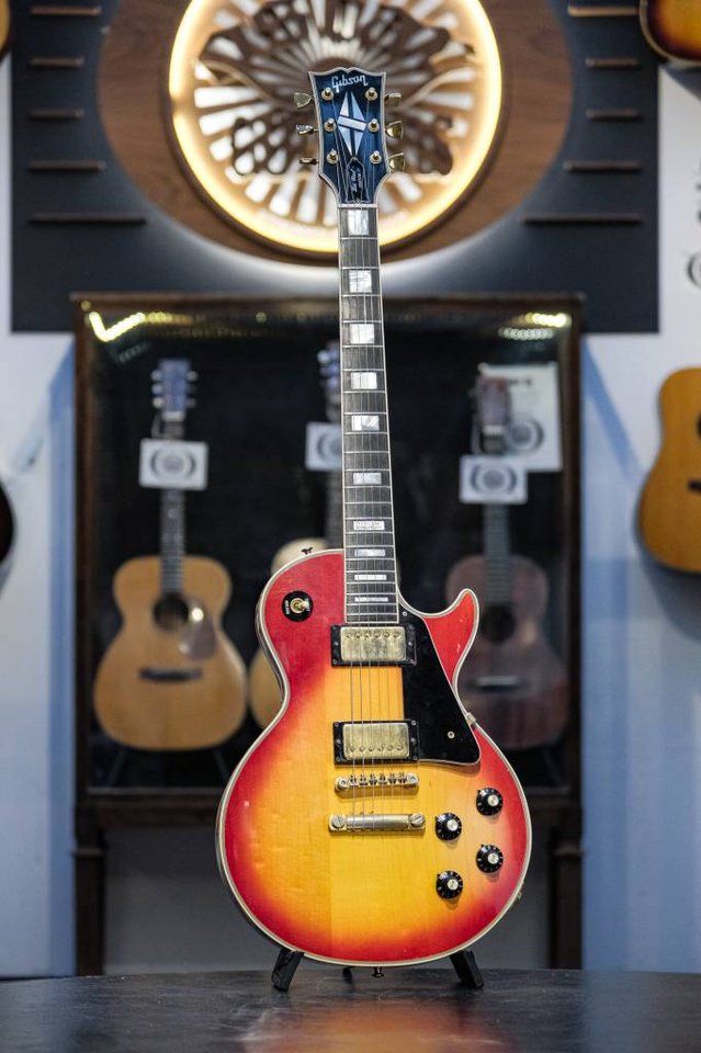 1974 Gibson Les Paul Custom 2...