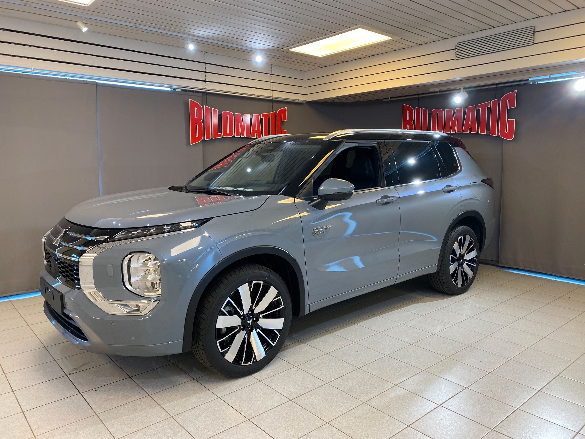 Mitsubishi Outlander PHEV CVT, 306hk, 2025