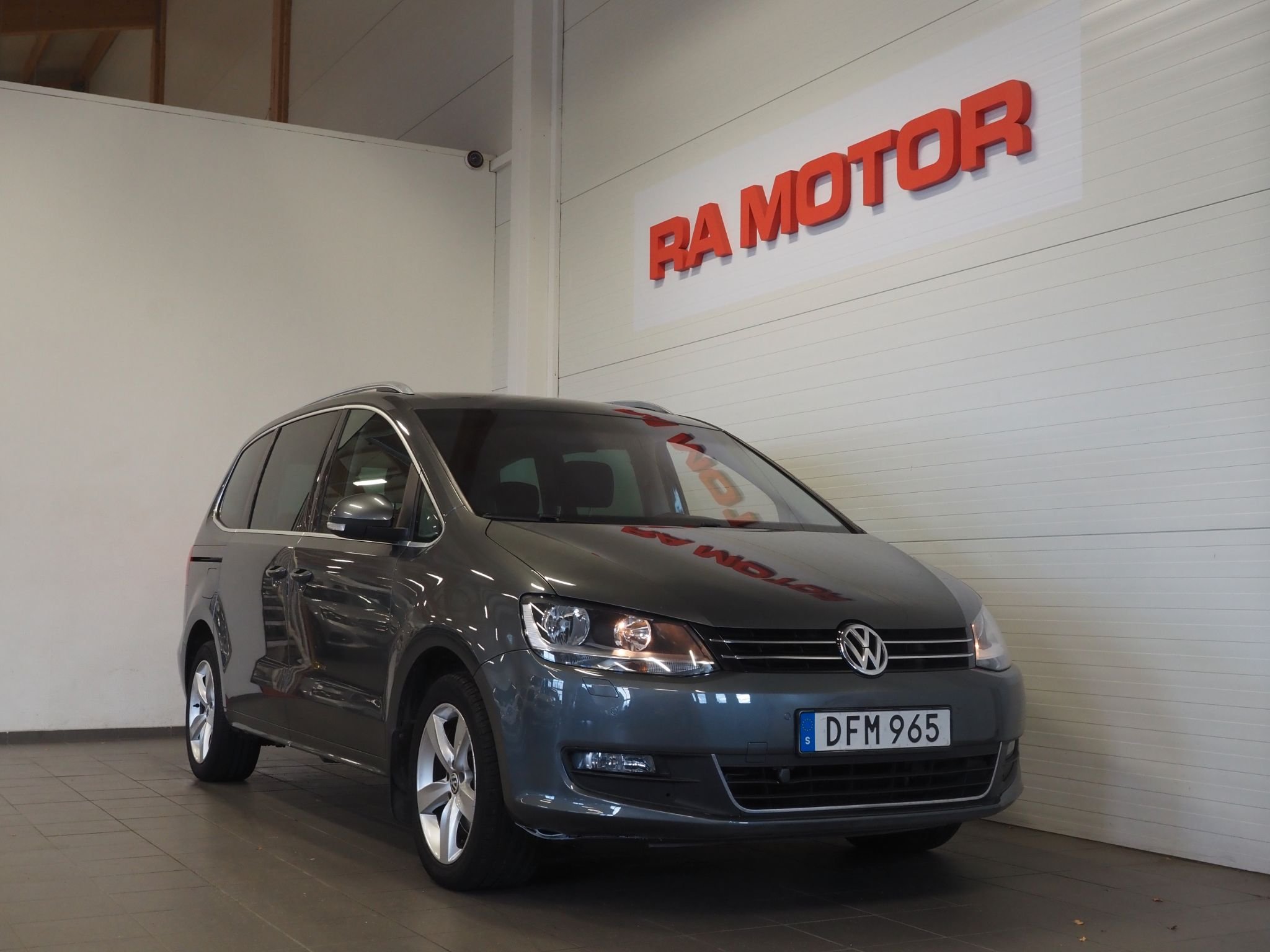 Volkswagen Sharan 7-seater 2.0 TDI DPF BMT DSG Sequential, 140hp, 2014