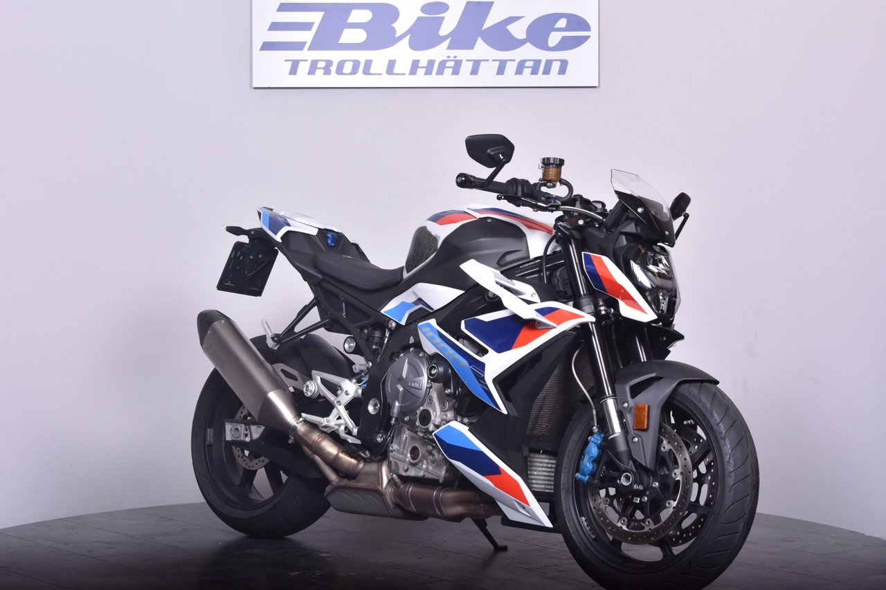 BMW M1000R | NYA DÄCK |