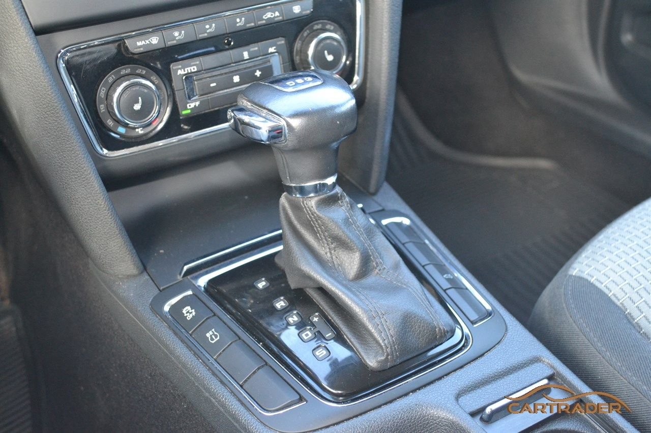 Škoda Superb Kombi 2.0 TDI DSG Sekventiell, 140hk, 2013