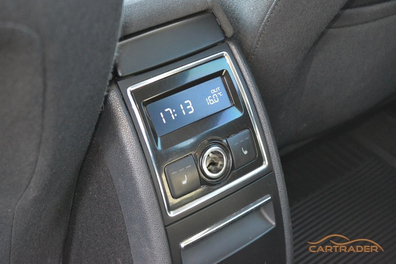 Škoda Superb Kombi 2.0 TDI DSG Sekventiell, 140hk, 2013