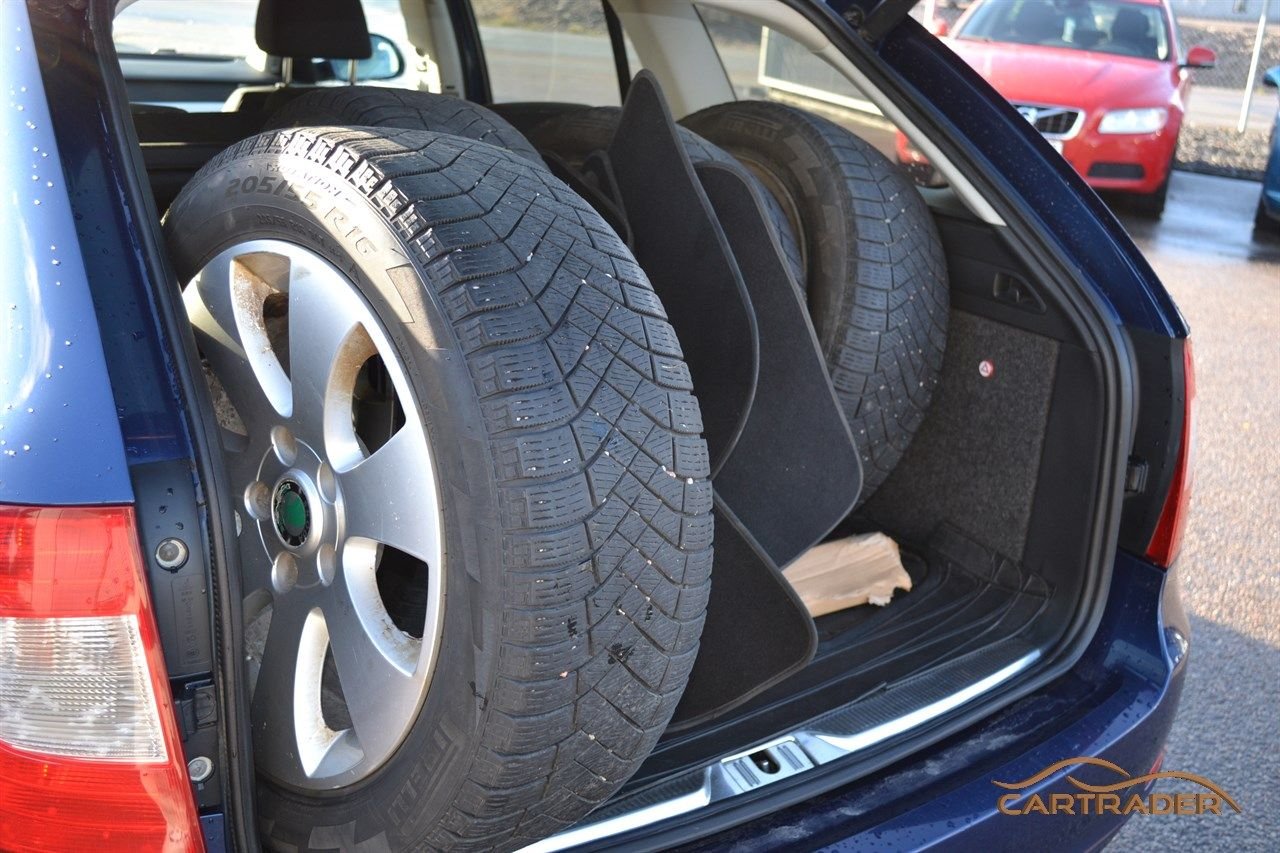 Škoda Superb Kombi 2.0 TDI DSG Sekventiell, 140hk, 2013