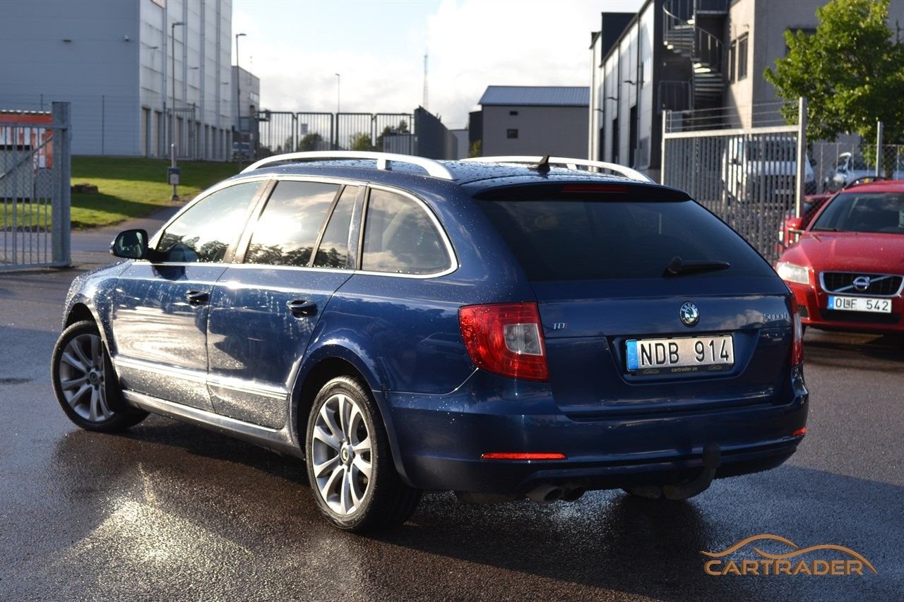 Škoda Superb Kombi 2.0 TDI DSG Sekventiell, 140hk, 2013