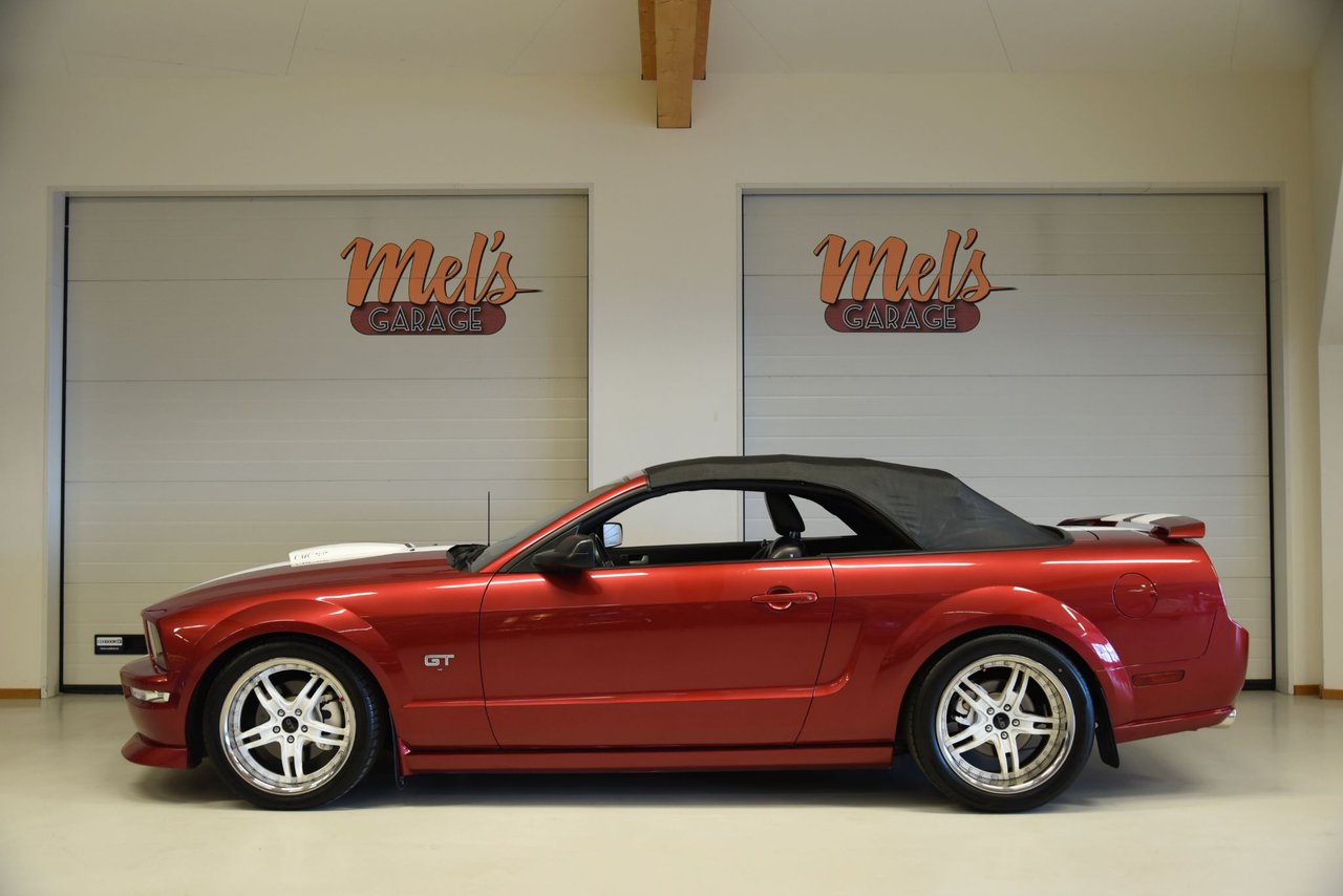 Ford Mustang GT Convertible V...