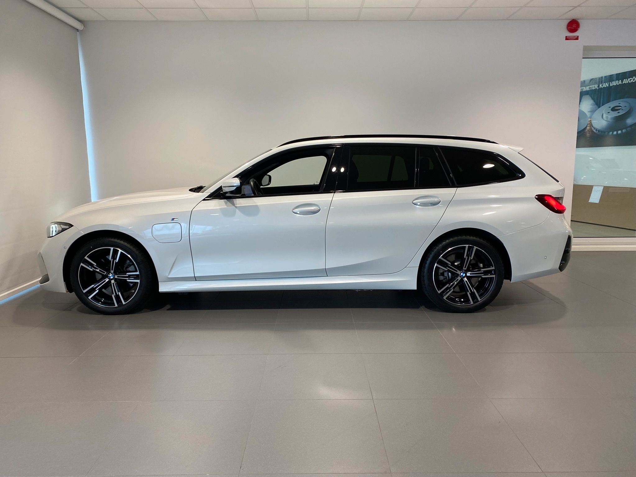 BMW 330e Touring Steptronic, 292hp, 2025