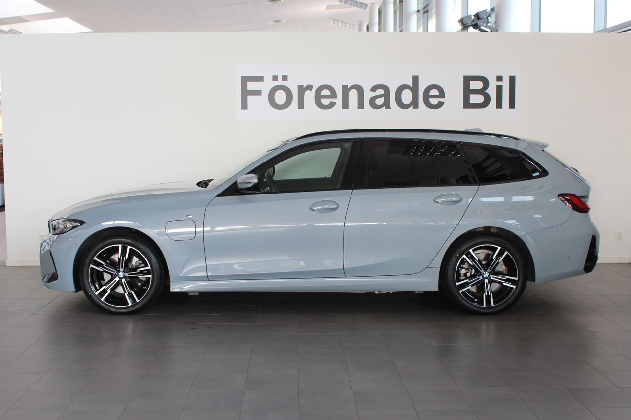 BMW 330e Touring Steptronic, 292hk, 2025