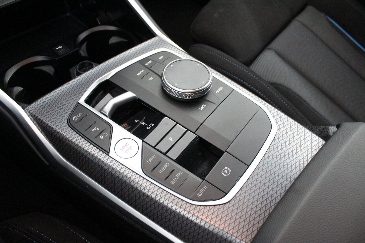 BMW 330e Touring Steptronic, 292hk, 2025