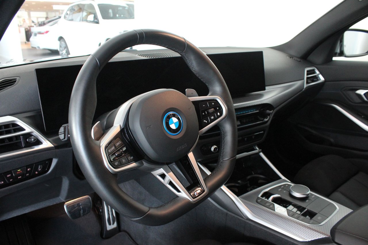 BMW 330e Touring Steptronic, 292hk, 2025
