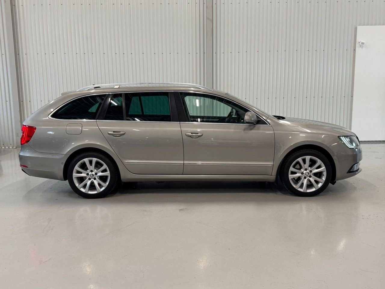 Škoda Superb Kombi 2.0 TDI 4x4 DSG Sekventiell, 170hk, 2014