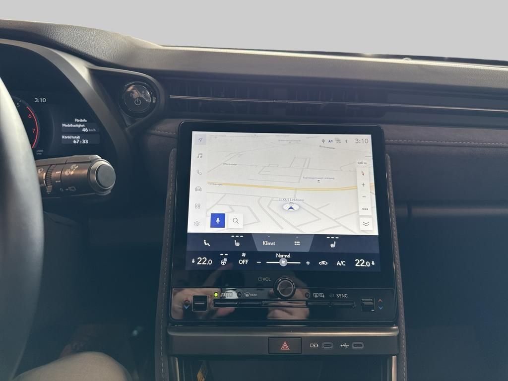 Lexus LBX 1.5 E-CVT, 136ps, 2024