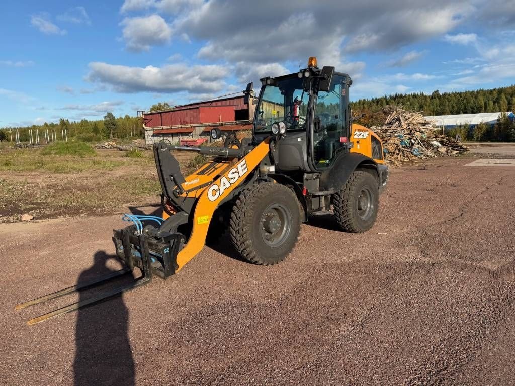 CASE 221 F Evolution