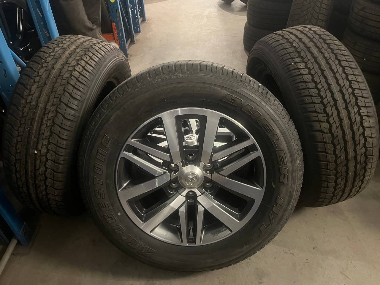 Toyota Hilux, Land Cruzer däc...