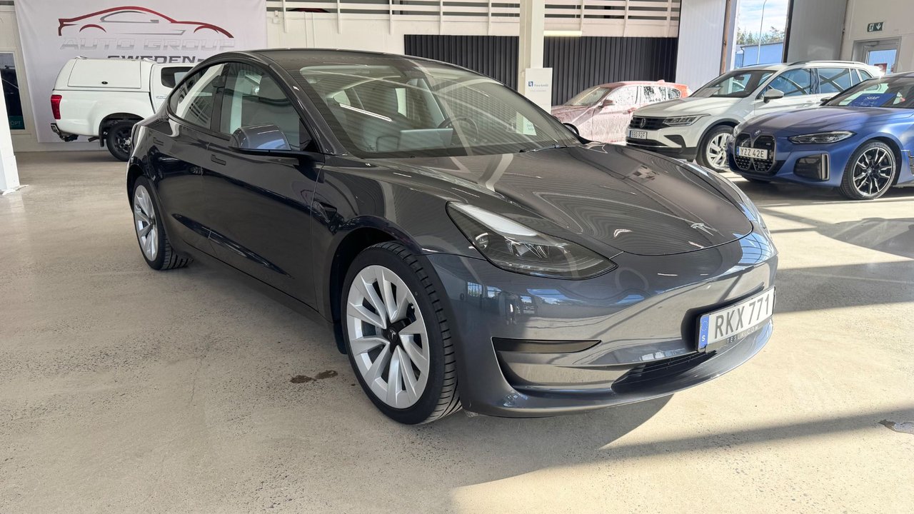 Tesla Model 3 Standard Range ...