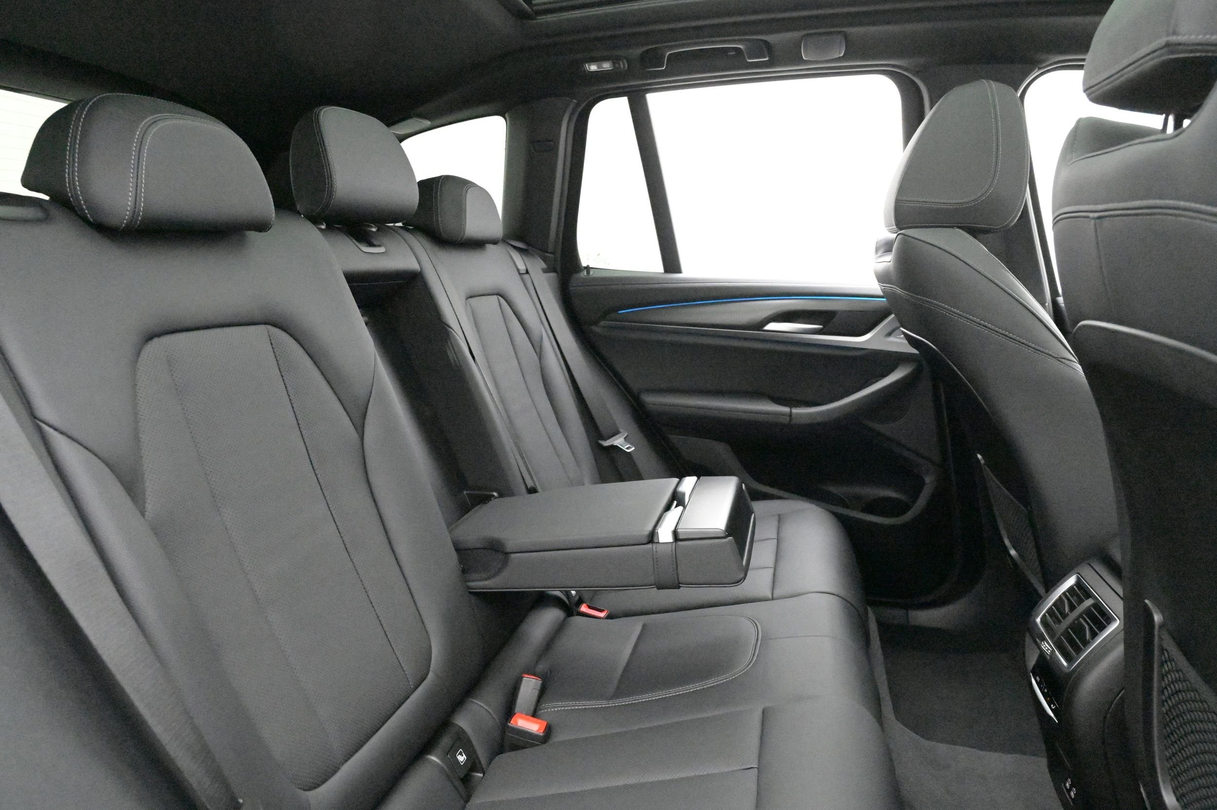 BMW iX3, 286hk, 2023