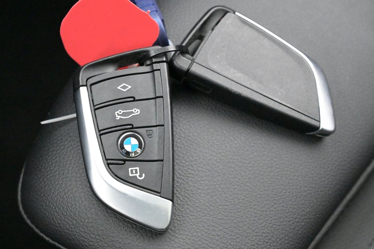 BMW iX3, 286hk, 2023