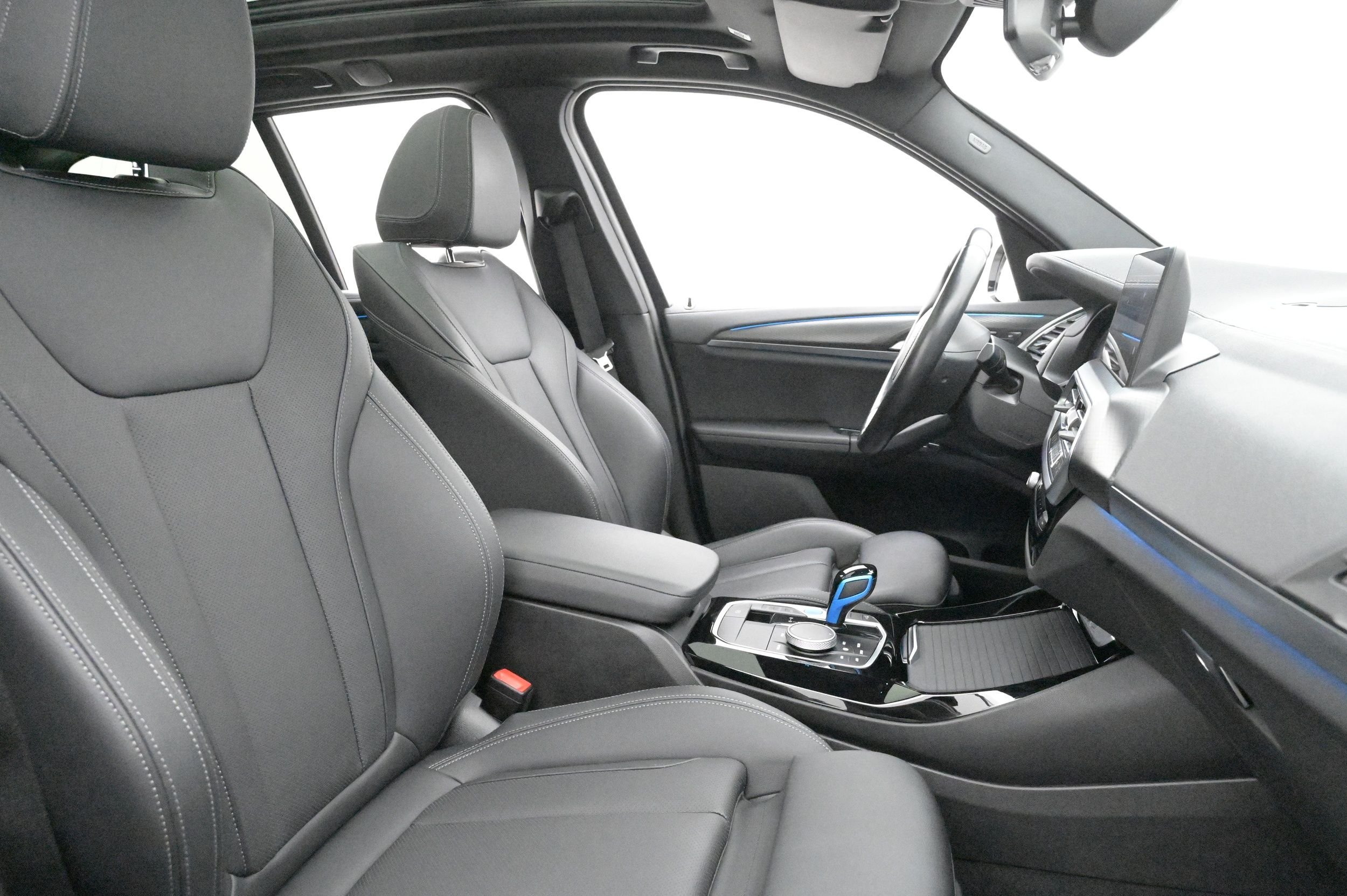 BMW iX3, 286hk, 2023