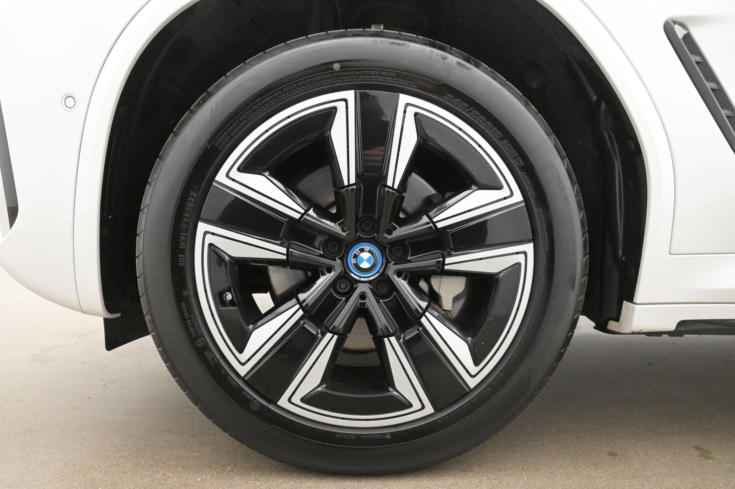 BMW iX3, 286hk, 2023