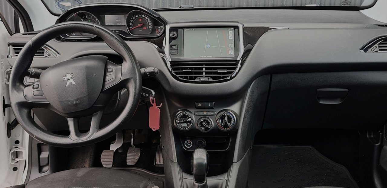 Peugeot 208 5-door 1.2 VTi 82 Manual, 82hp, 2014