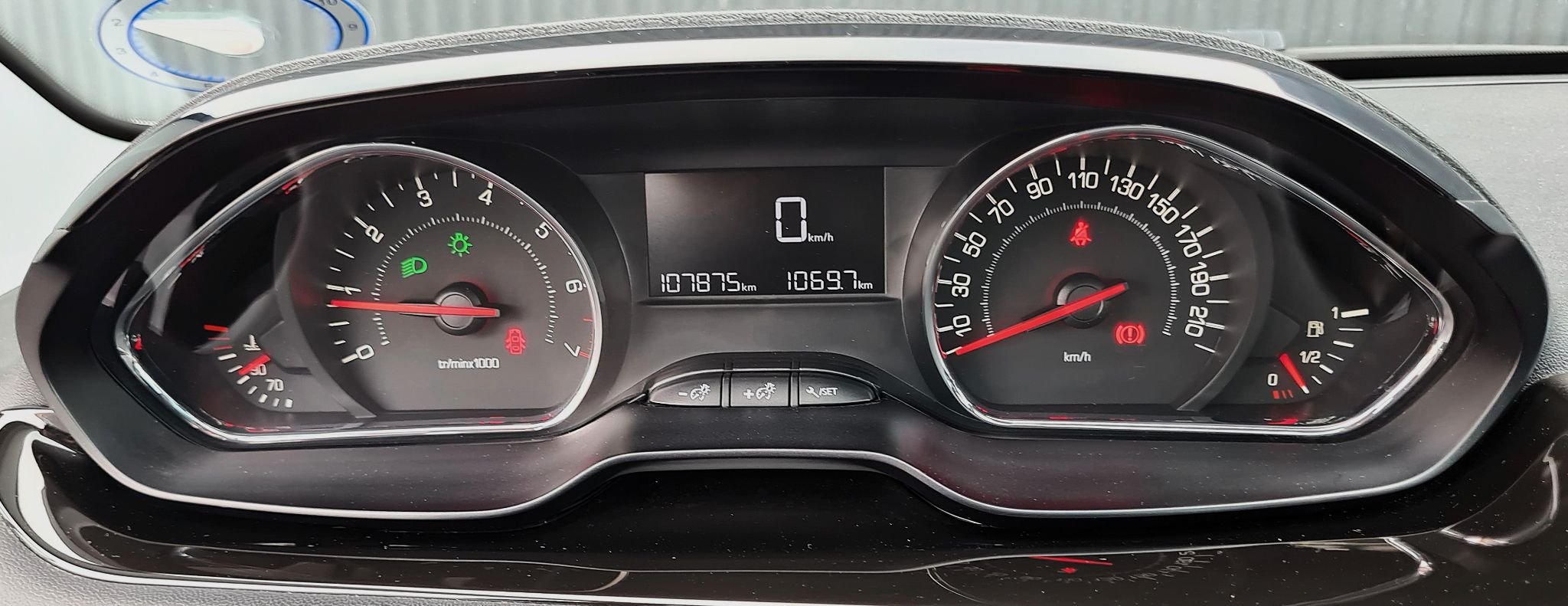 Peugeot 208 5-door 1.2 VTi 82 Manual, 82hp, 2014