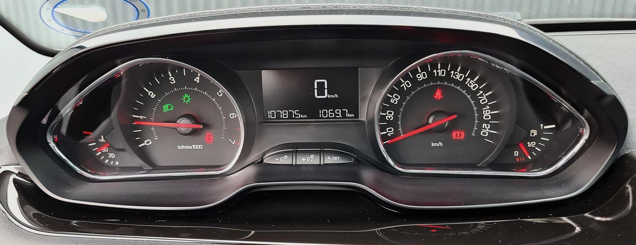 Peugeot 208 5-door 1.2 VTi 82 Manual, 82hp, 2014