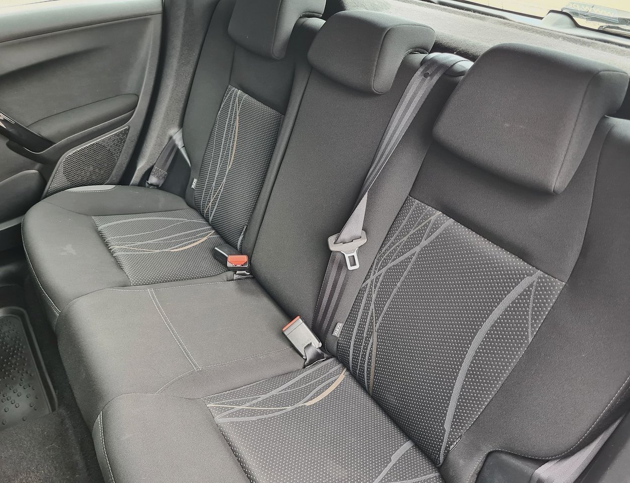 Peugeot 208 5-door 1.2 VTi 82 Manual, 82hp, 2014