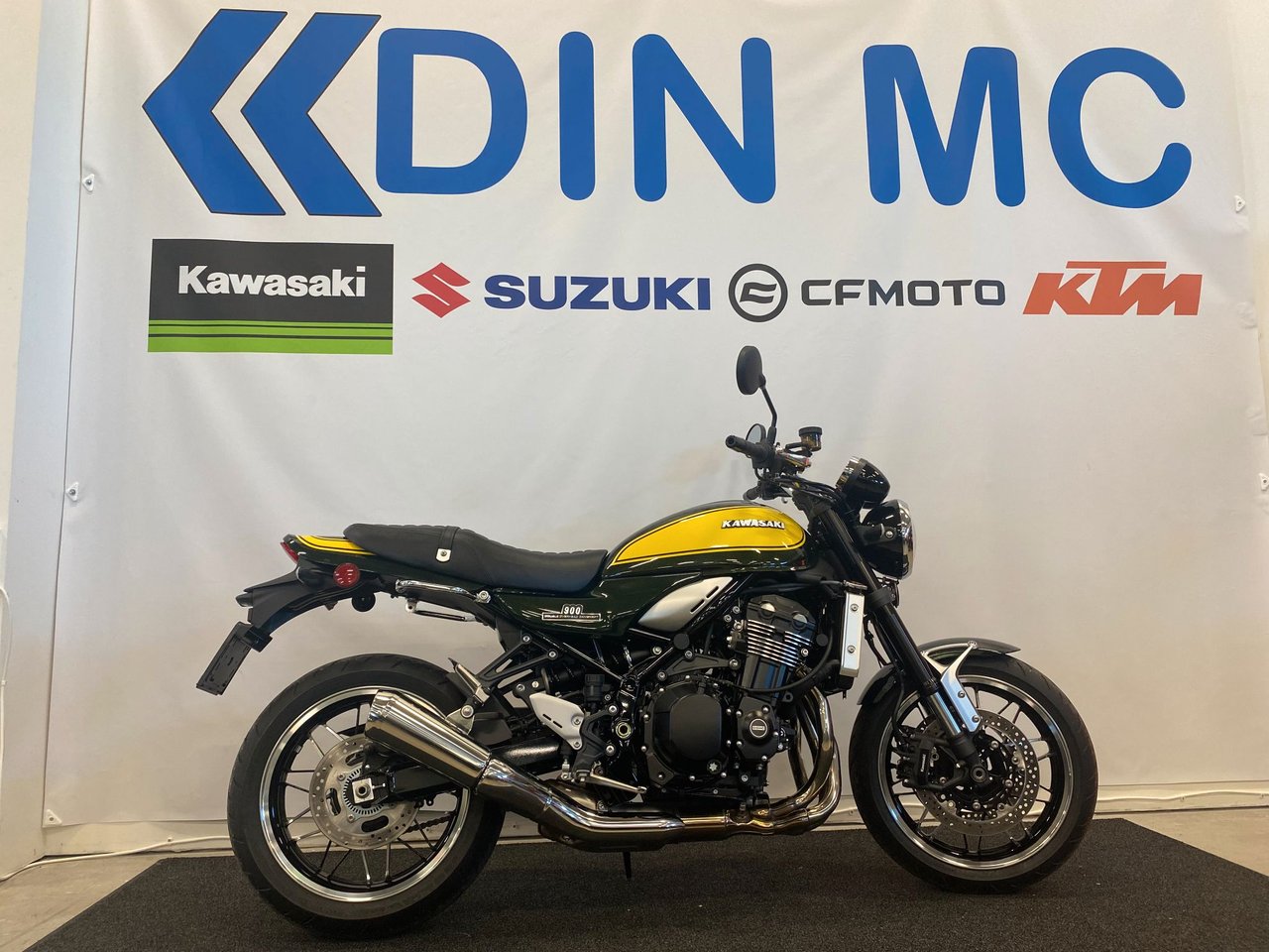 Kawasaki Z900 RS "endast 98 m...