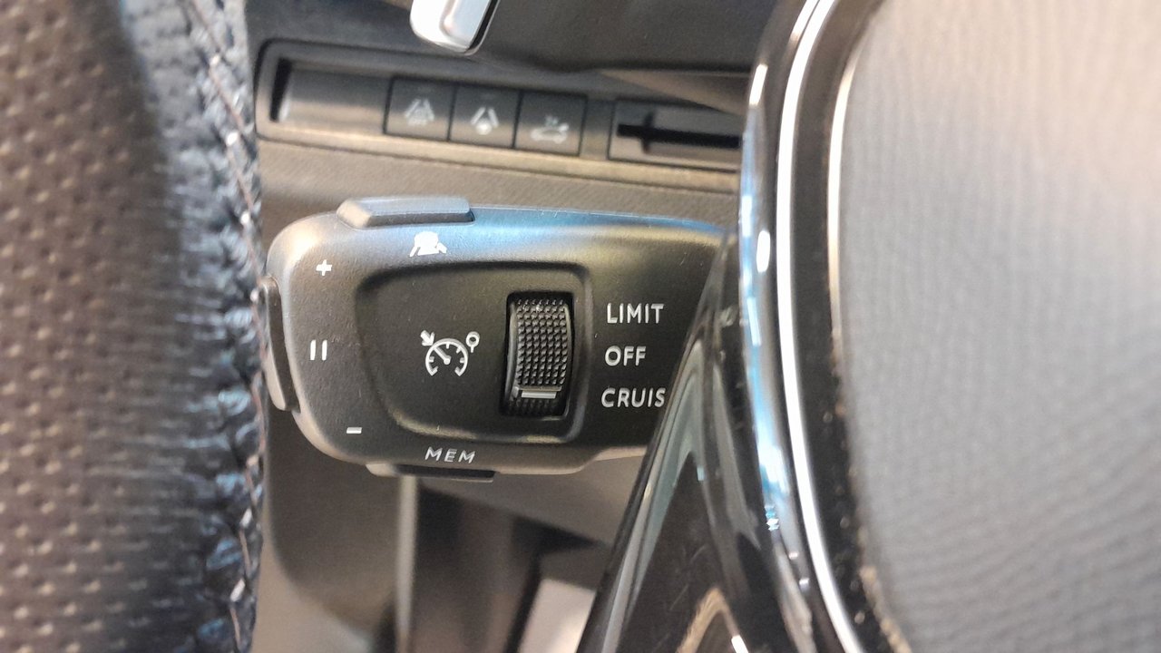 Peugeot 3008 1.2 PureTech 130 EAT, 131hk, 2024