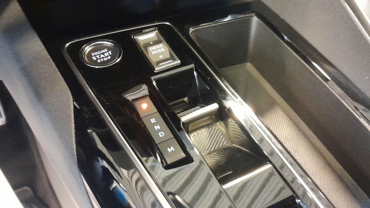 Peugeot 3008 1.2 PureTech 130 EAT, 131hk, 2024