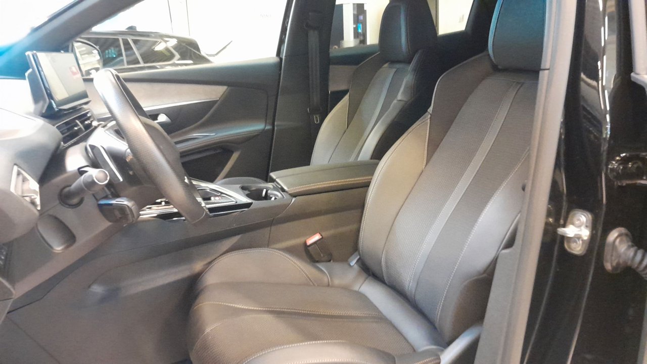 Peugeot 3008 1.2 PureTech 130 EAT, 131hk, 2024