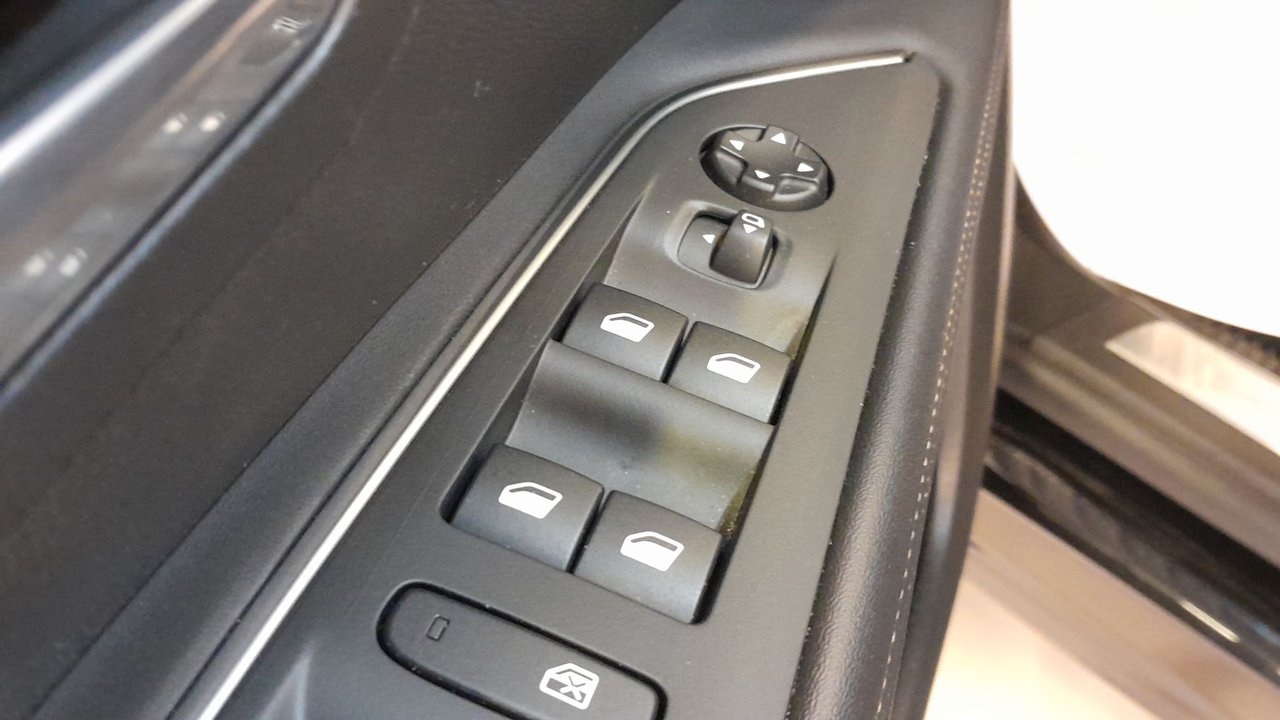 Peugeot 3008 1.2 PureTech 130 EAT, 131hk, 2024