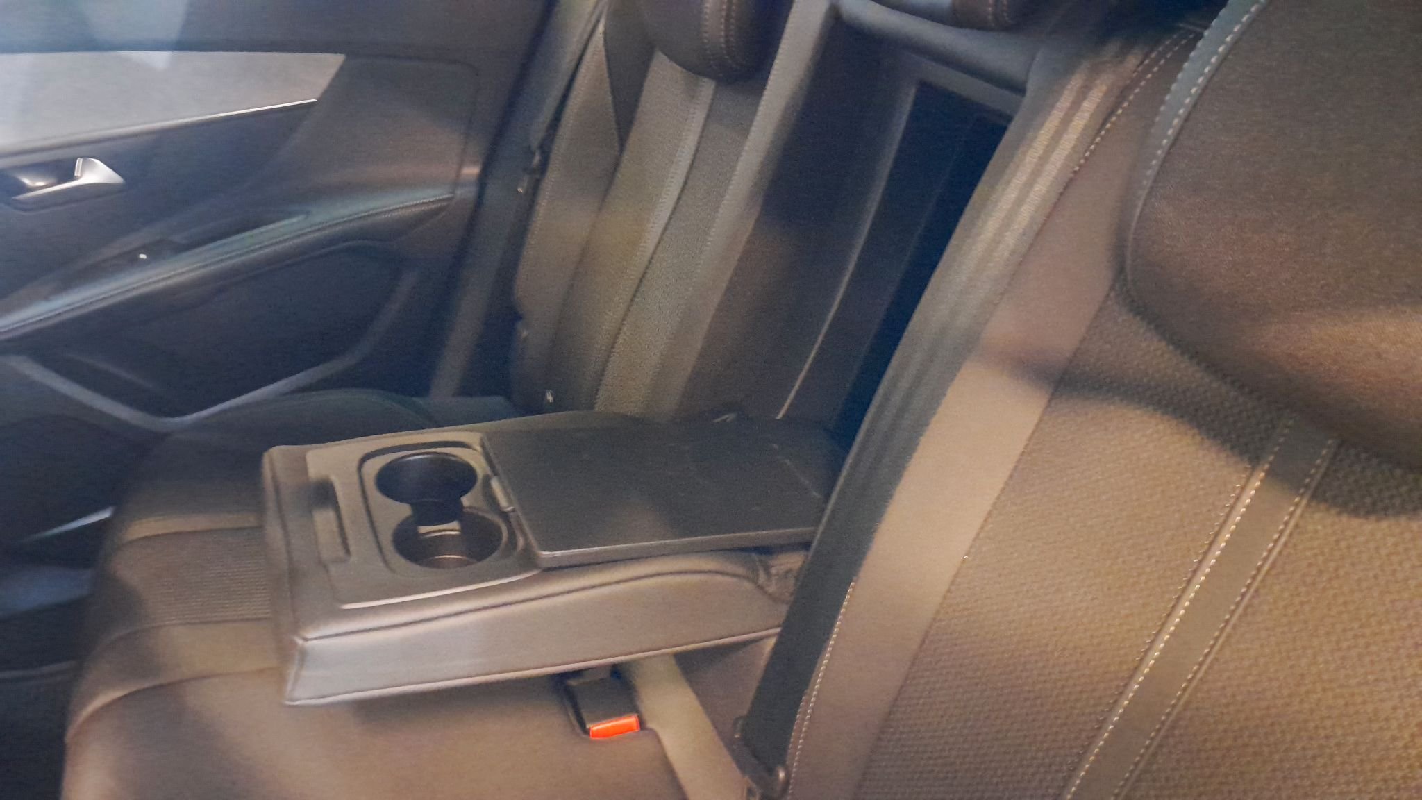 Peugeot 3008 1.2 PureTech 130 EAT, 131hk, 2024