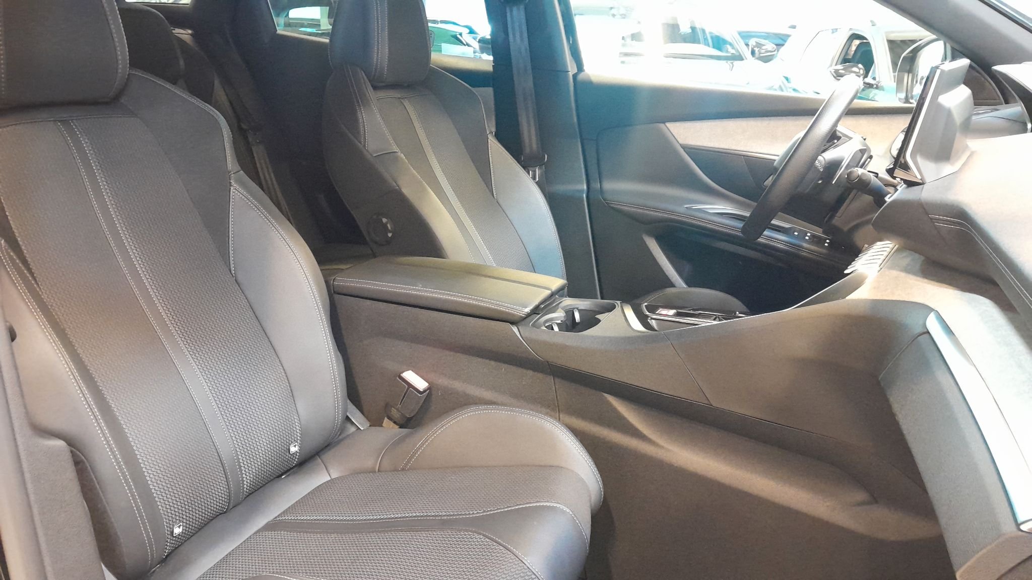 Peugeot 3008 1.2 PureTech 130 EAT, 131hk, 2024