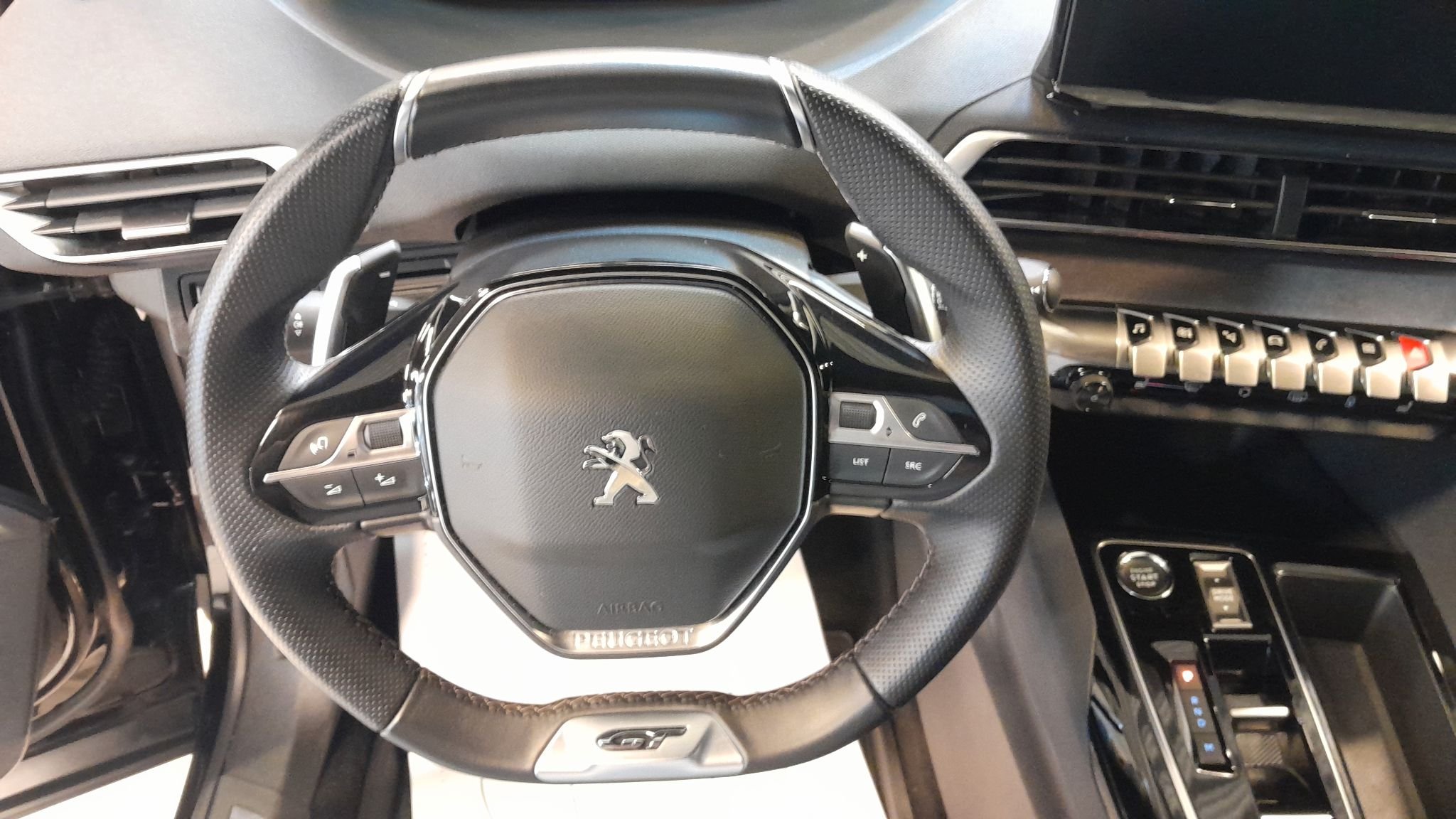 Peugeot 3008 1.2 PureTech 130 EAT, 131hk, 2024