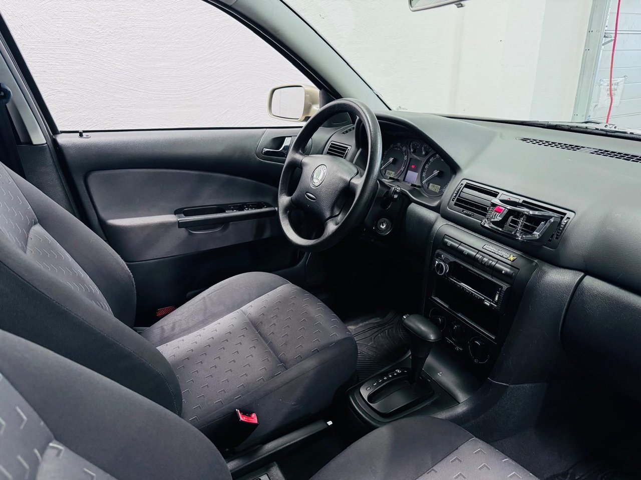 Škoda Octavia Tour 1.6 MPI Automatic, 4-trinn, 102ps, 2004