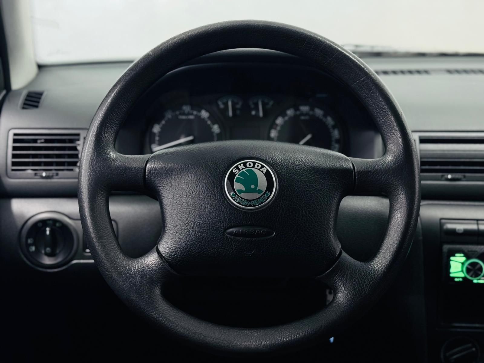 Škoda Octavia Tour 1.6 MPI Automatic, 4-trinn, 102ps, 2004